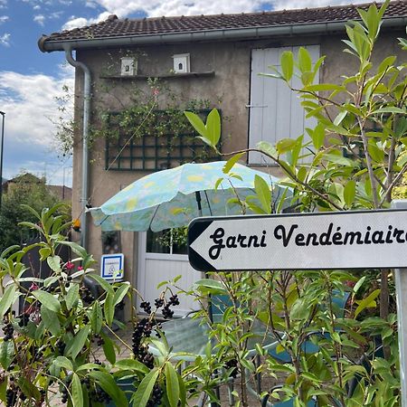 Le Garni Vendemiaire Apartment Vesoul Bagian luar foto