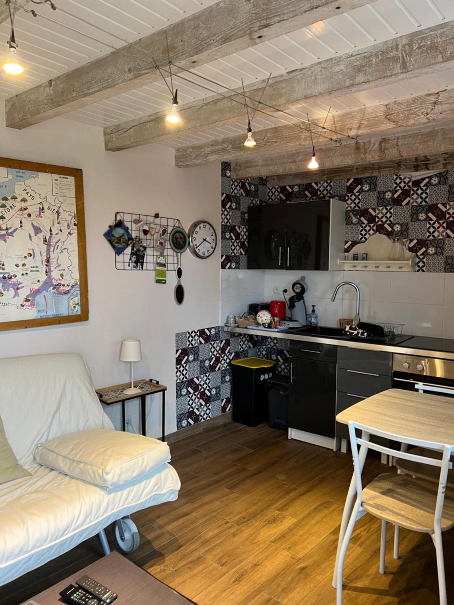 Le Garni Vendemiaire Apartment Vesoul Bagian luar foto